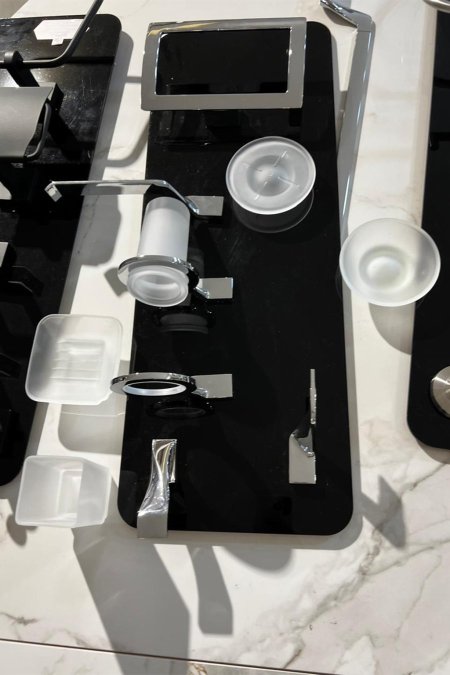 طقم إكسسوارات حمّام كروم – ديزاين مربّع (6 قطع)